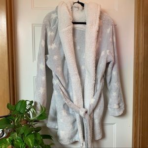 Colsie Star Patterned Robe - White and Gray